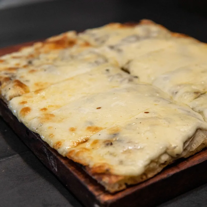 Figazza con Muzzarella